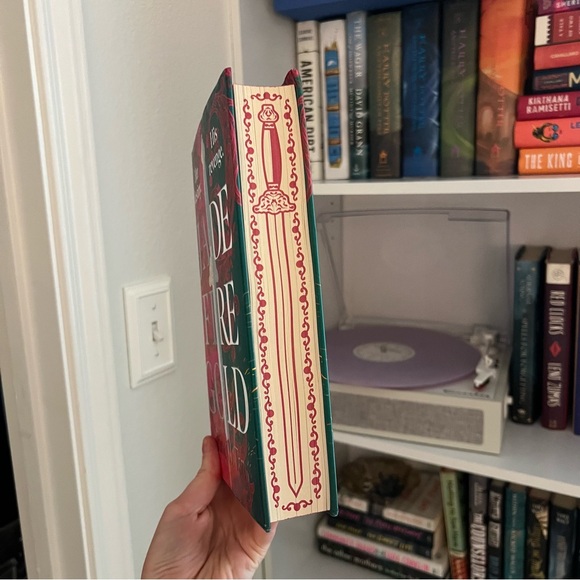 Jade Fire Gold (Signed Fairyloot Edition) - Picture 2 of 9